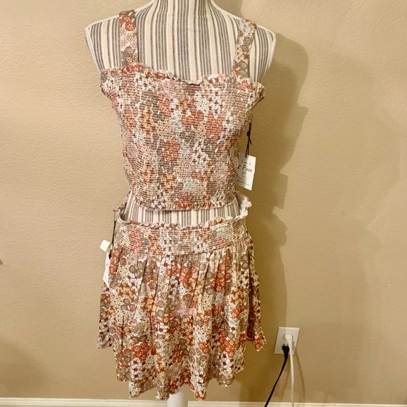 Japna Dresses & Skirts - Sale! NWT Japna Skirt Set XL 3-Pc Mini Skirt Tank Scrunchie Boho Floral Pattern
